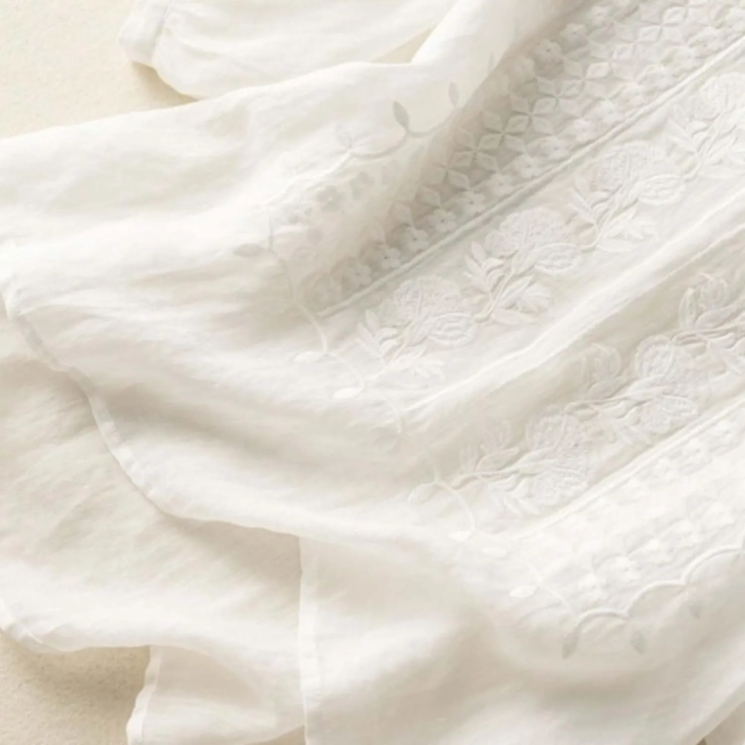 Ladies Fashion Leisure Spring Summer Literary Retro Loose Design Sense Embroidery Round Neck Thin Mesh Shirt Long